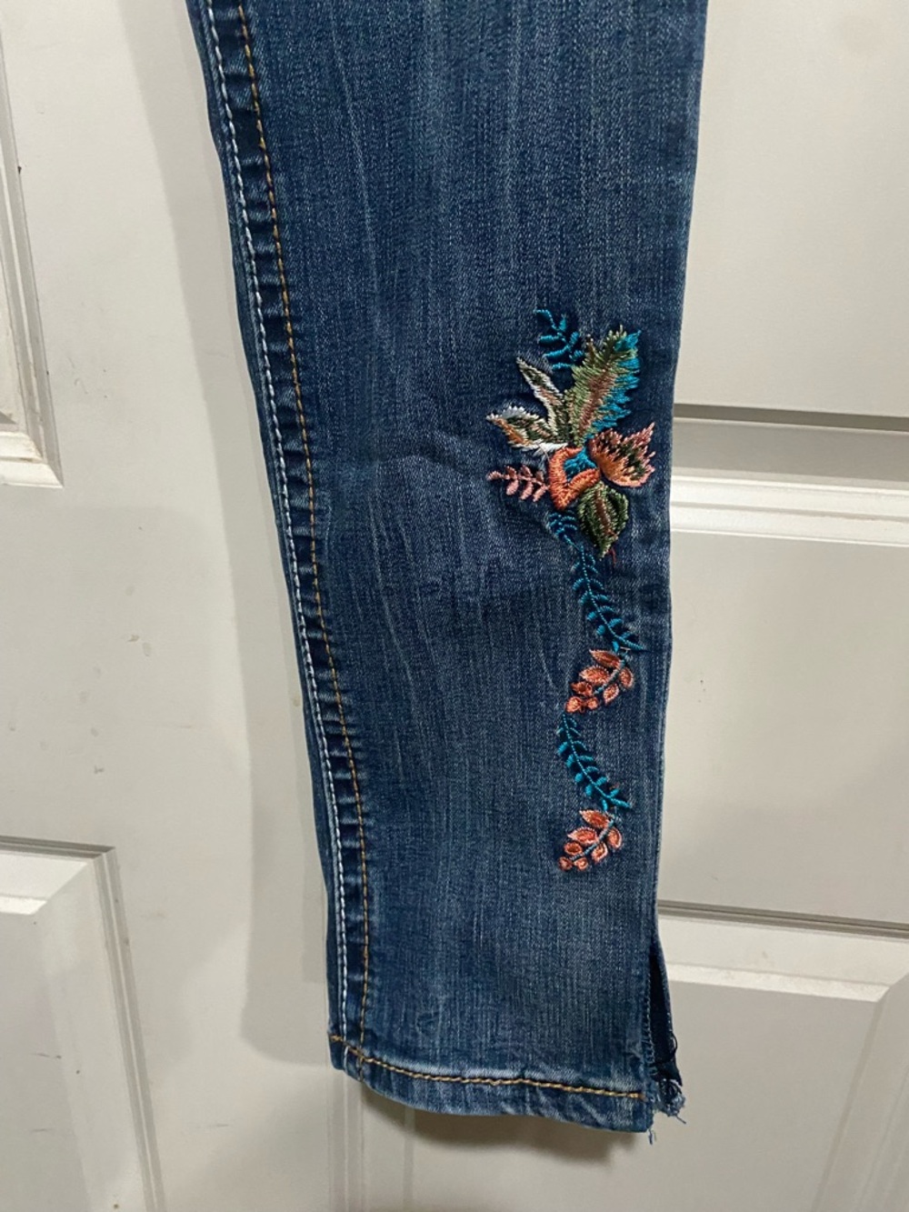 Grace Blue Skinny Jeans with Multicolor Floral Embroidery - Picture 6 of 7